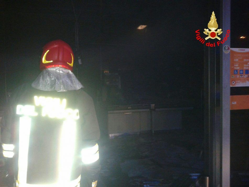 Incendio supermarket Aprilia