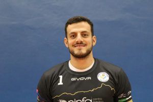 il centrale Matteo Tari