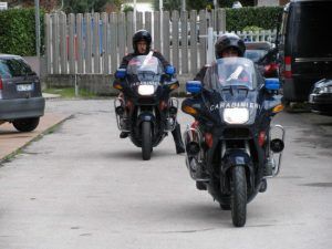 MOTO_CARABINIERI_IN_USCITA