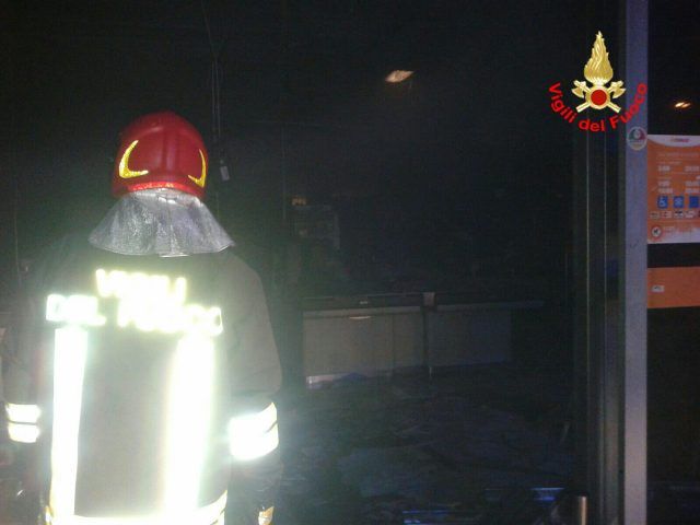 Incendio supermarket Aprilia