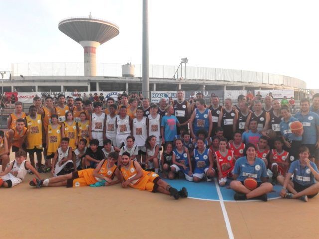 (foto ricordo) I partecipanti evento Il Basket contro le discriminazioni