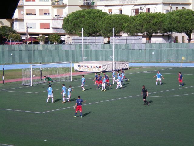 la-punizione-di-gamboni-che-esce-di-un-soffio