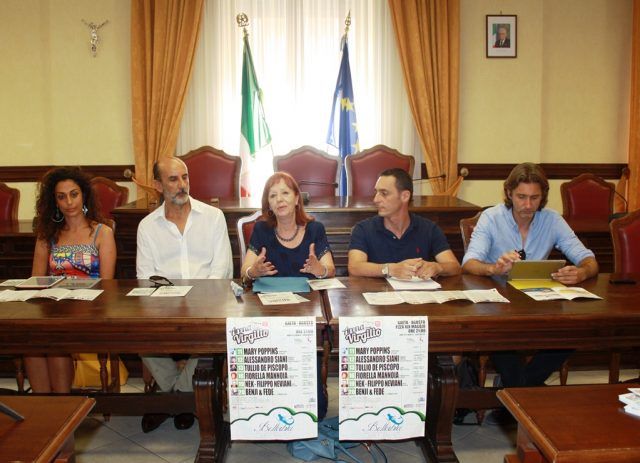 agli estremi gli organizzatori stefania pellegrino e gennaro patrone