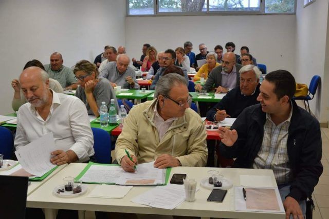 UN MOMENTO DELLA PRIMA EDIZIONE DEL CORSO PER ASSAGGIATORI DI OLIVE DA MENSA (2)