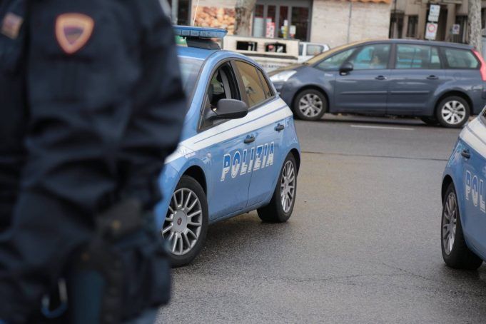 Polizia fica via Armellini