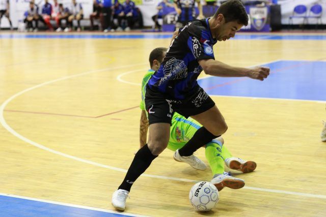 Paulinho in azione