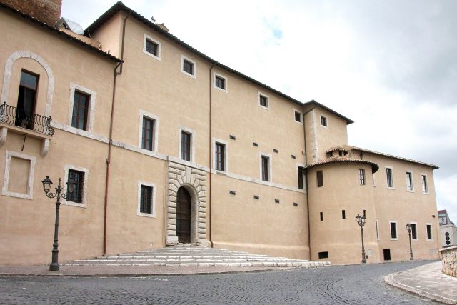 Palazzo Caetani _fronte piazza Caetani_md (1)