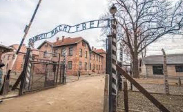 AUSCHWITZ