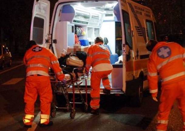 ambulanza-notte-677436.610x431