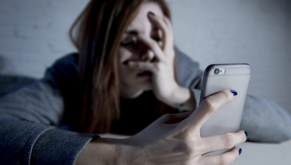 ragazza cellulare