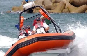 Paura in mare : Imbarcazione prende fuoco e affonda, gravissime due persone