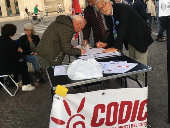 Codici, raccolta firme Cimitero