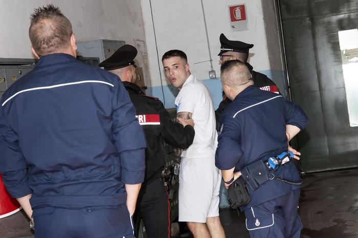 Ucciso in rapina: fermati portati in carcere