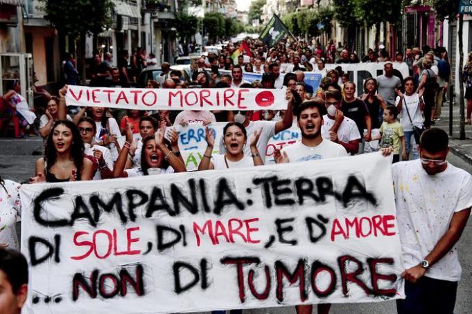 Rifiuti: 'Basta roghi', marcia di protesta ad Acerra
