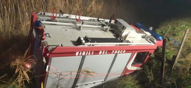vigili-del-fuoco-nel-canale-696x321-696x321