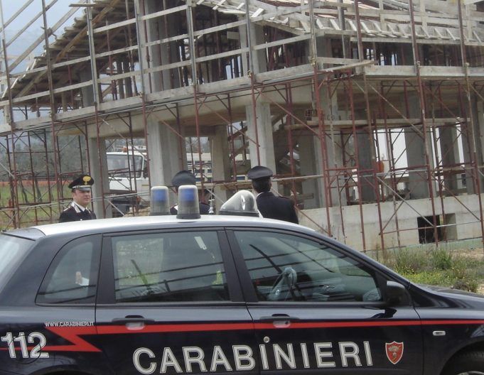 Carabinieri, abusivismo
