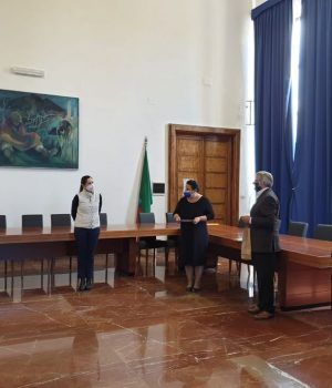 Mascherine in dono da amministritori