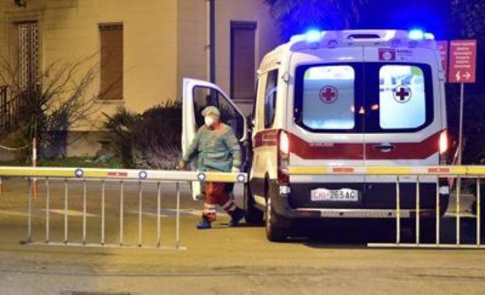 coronavirus_milano_ambulanza_fg