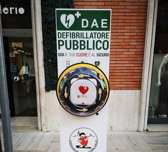 latina-defibrillatore-640x853