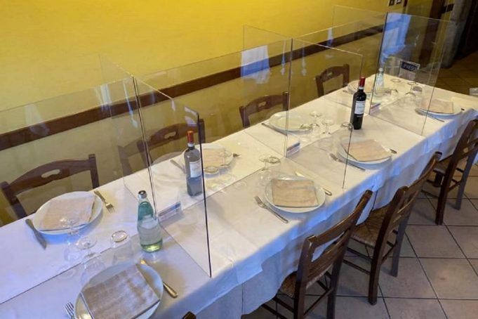 ristoranti-coronavirus-plexiglass-tavoli_17191310