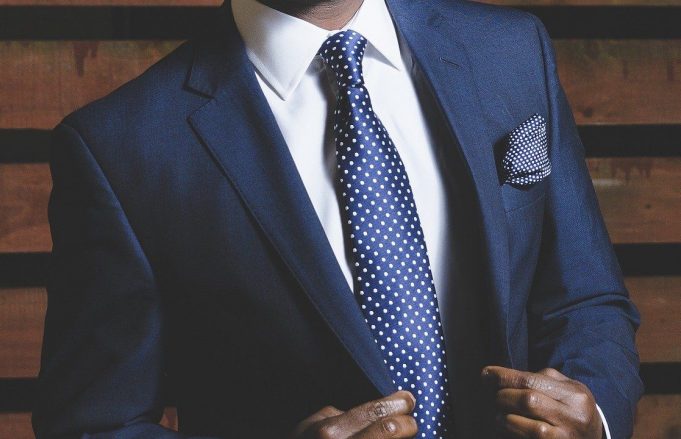 business-suit-690048_1920