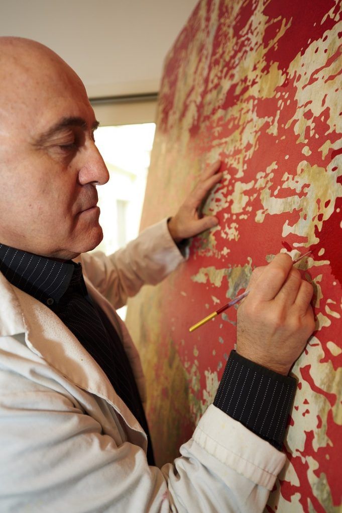 Maestro mentre lavora