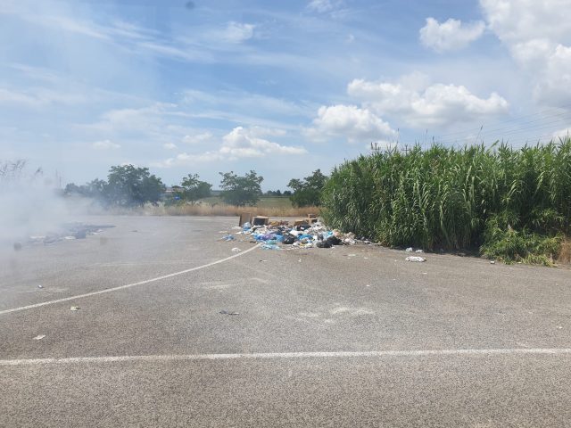 Mazzocchio-rifiuti in fiamme