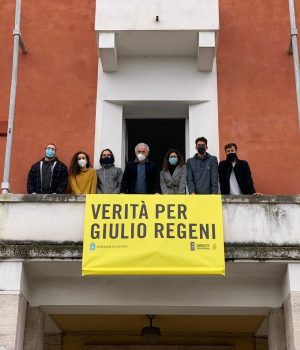 striscione giulio regeni latina, gruppo