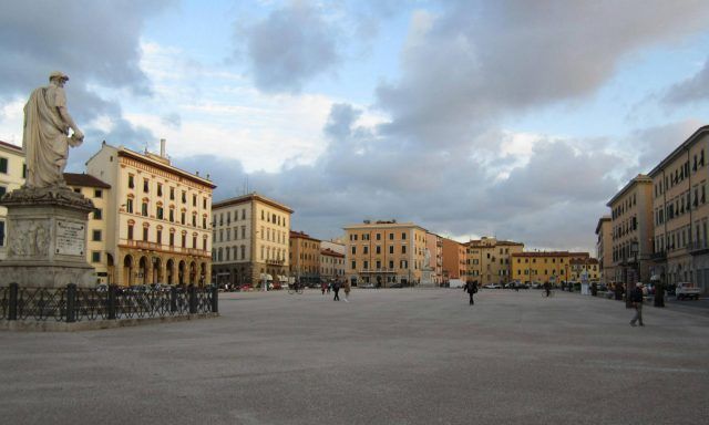 Piazza_della_Repubblica,_Livorno-1