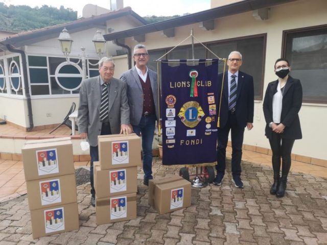 Fondi-Lions Club pacchi