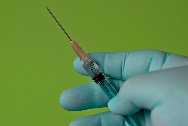 hand-6276264_1280 vaccini