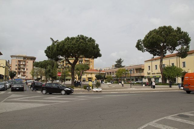 Piazza_Roma,_Aprilia_LT,_Lazio,_Italy_-_panoramio
