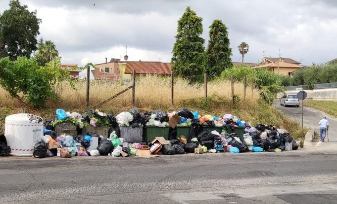 Cisterna-Emergenza rifiuti