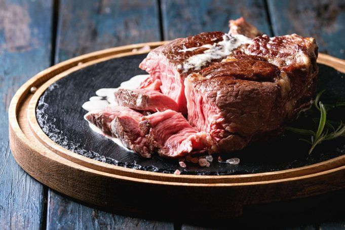 grilled-tomahawk-steak-PG4P6ZC-1024x683