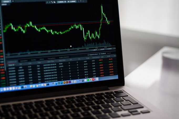 stock-market-2616931_1920 (1)