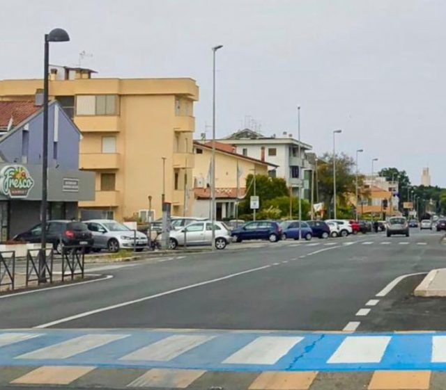 Sabaudia-via Carlo Alberto marciapiedi