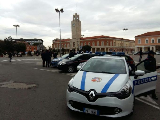 polizia-in-piazza