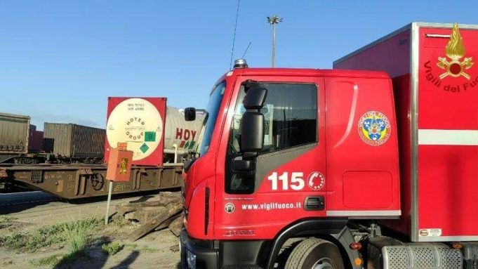 pomezia_perdita_cisterna_stazione_vigili_fuoco-2