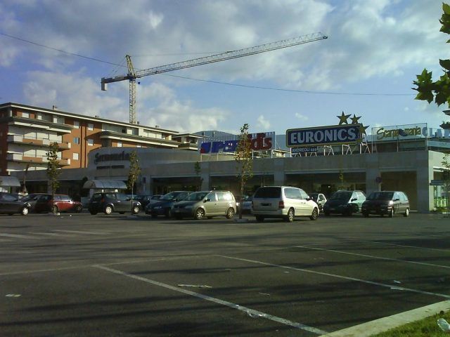 Sermoneta-shopping center