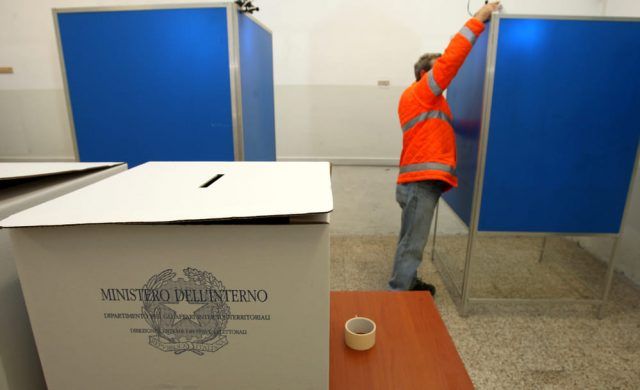elezioni cabina elettorale-2