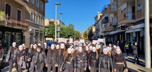 Cisterna-Marcia contro violenza donne