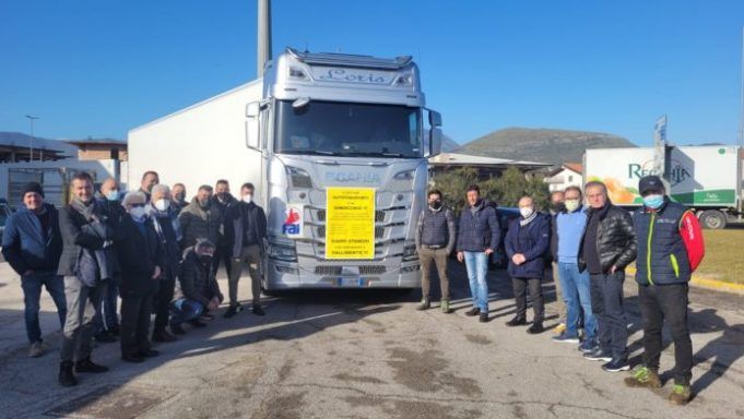 Il-sindaco-incontra-gli-autotrasportatori-al-Mof-2-696x392