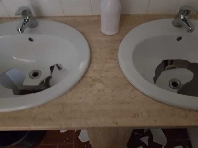 Sermoneta-bagni pubblici distrutti