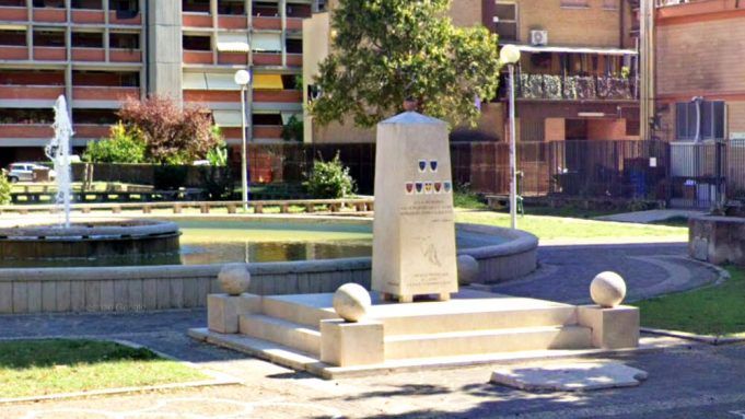 Stele martiri delle foibe latina