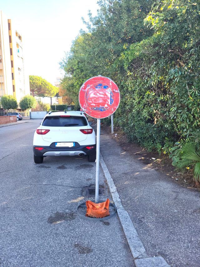 cartelli imbrattati pulizia caditoie 20ott2022
