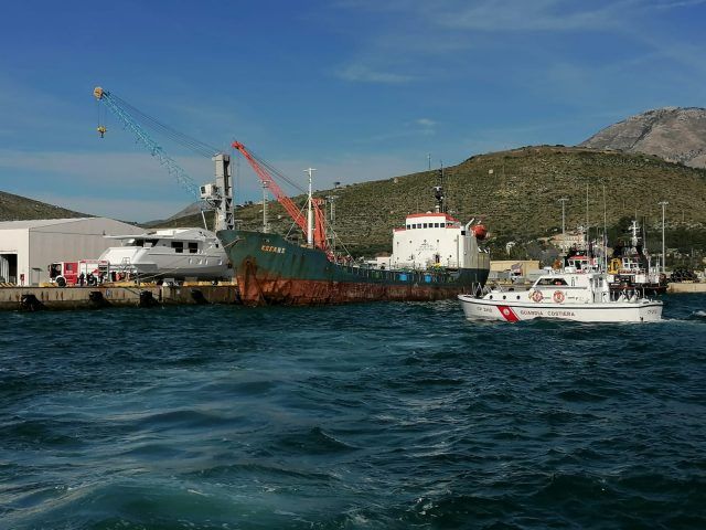 Guardia Costiera-operazione antincendio