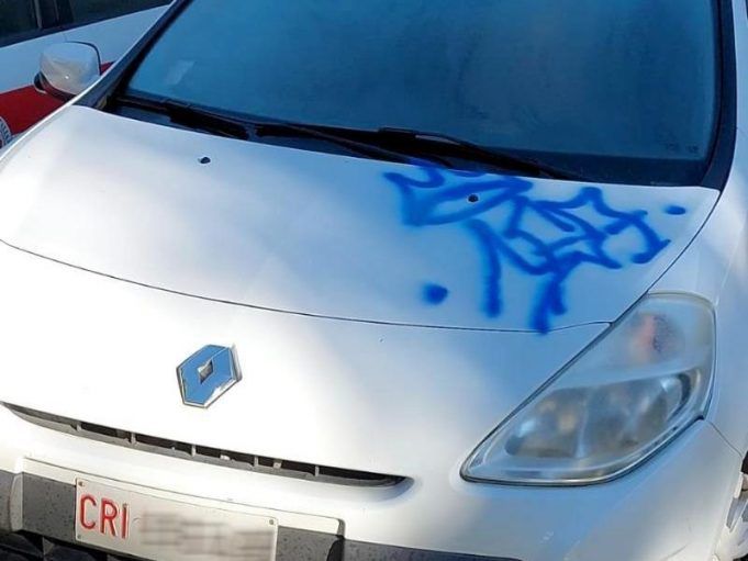 auto-croce-rossa-imbrattate