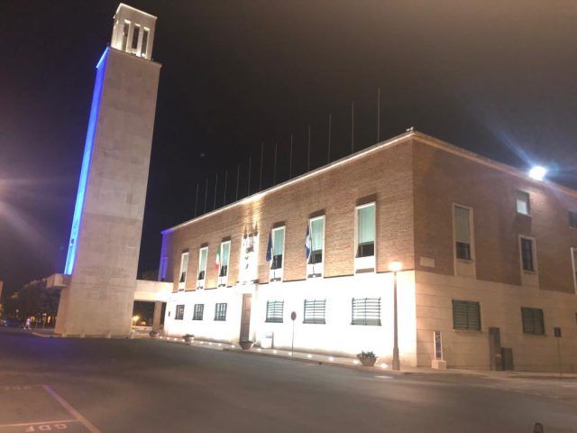 Sabaudia-palazzo comunale illuminato