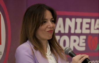 Non esiste la terza via, cara Daniela. Vuoi rompere gli schemi, ma la strada è in salita