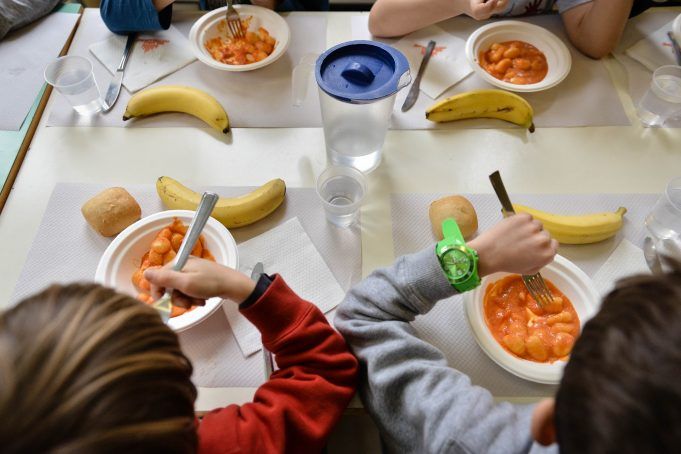 Scuola Marie Curie la mensa scolastica con il pranzo di Milano Ristorazione